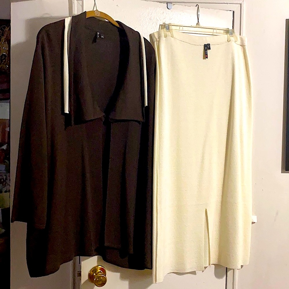 Women 2pc. skirt set.